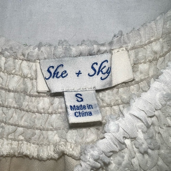 She + Sky Ivory Embroidered Blouse with Puff Sleeves Size Small - Picture 5 of 9